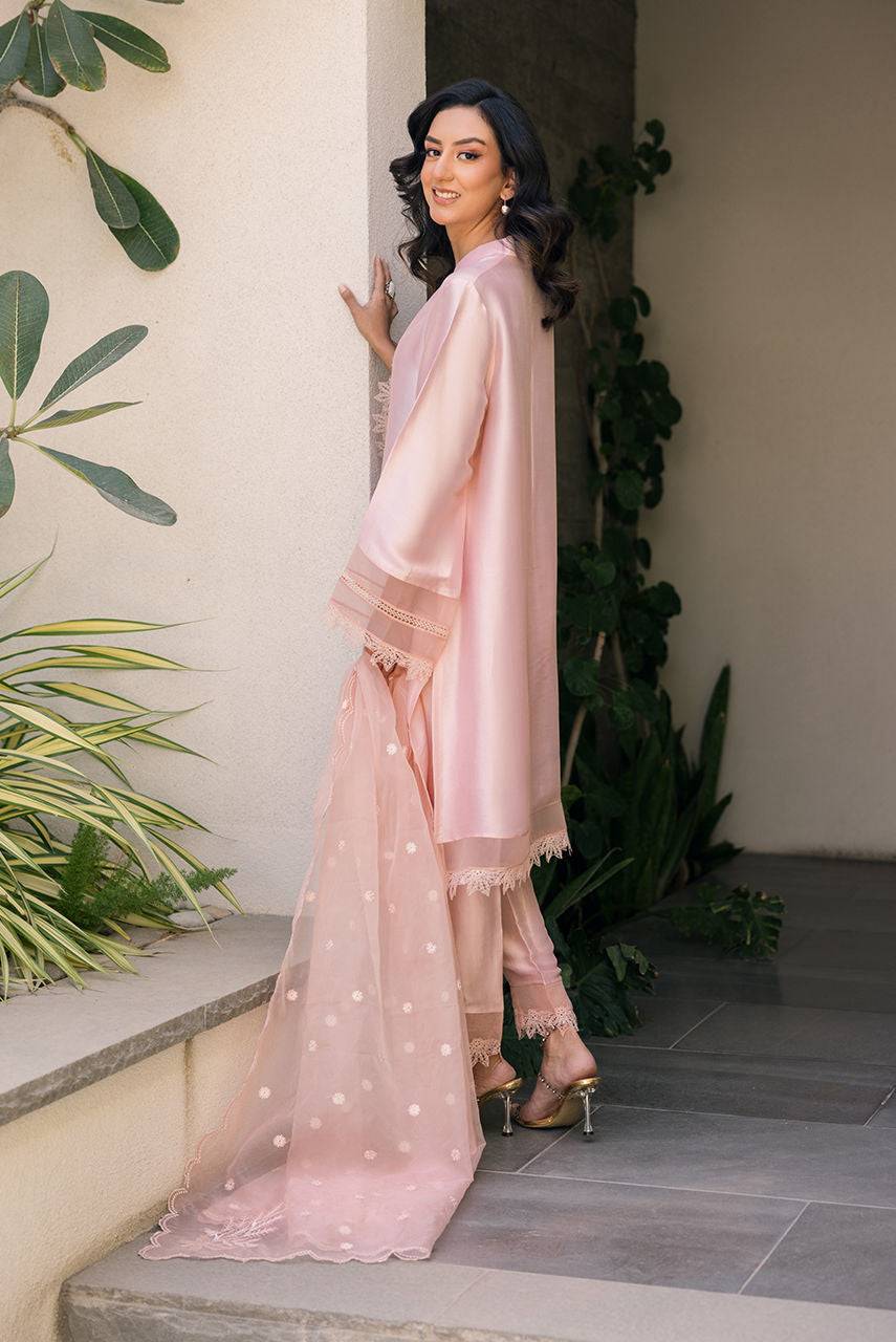 Deepak Perwani | Eid Edit 25 | Kut322 by Maria Faisal - Registered Vendor of : Deepak Perwani - type : Ladies Clothes - 100% original wedding dresses