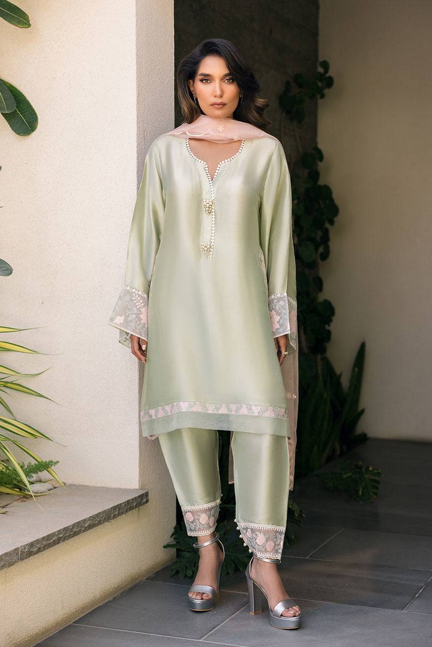Deepak Perwani | Eid Edit 25 | Kut329 by Maria Faisal - Registered Vendor of : Deepak Perwani - type : Ladies Clothes - 100% original wedding dresses