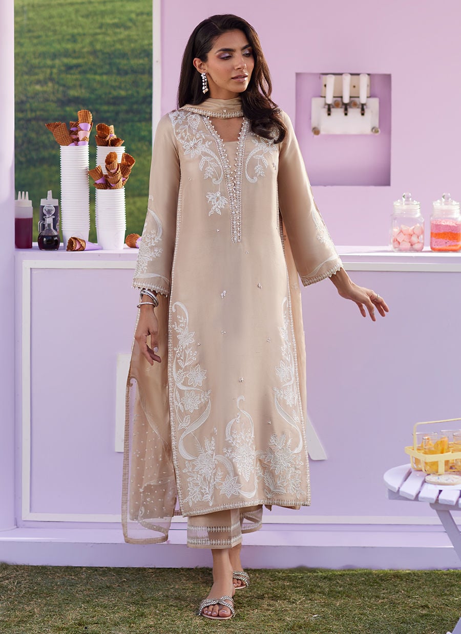 Farah Talib Aziz | Luna Eid 26 | Vaila Shirt And Dupatta - Luxury Dress - available at Maria Faisal in UK and USA.