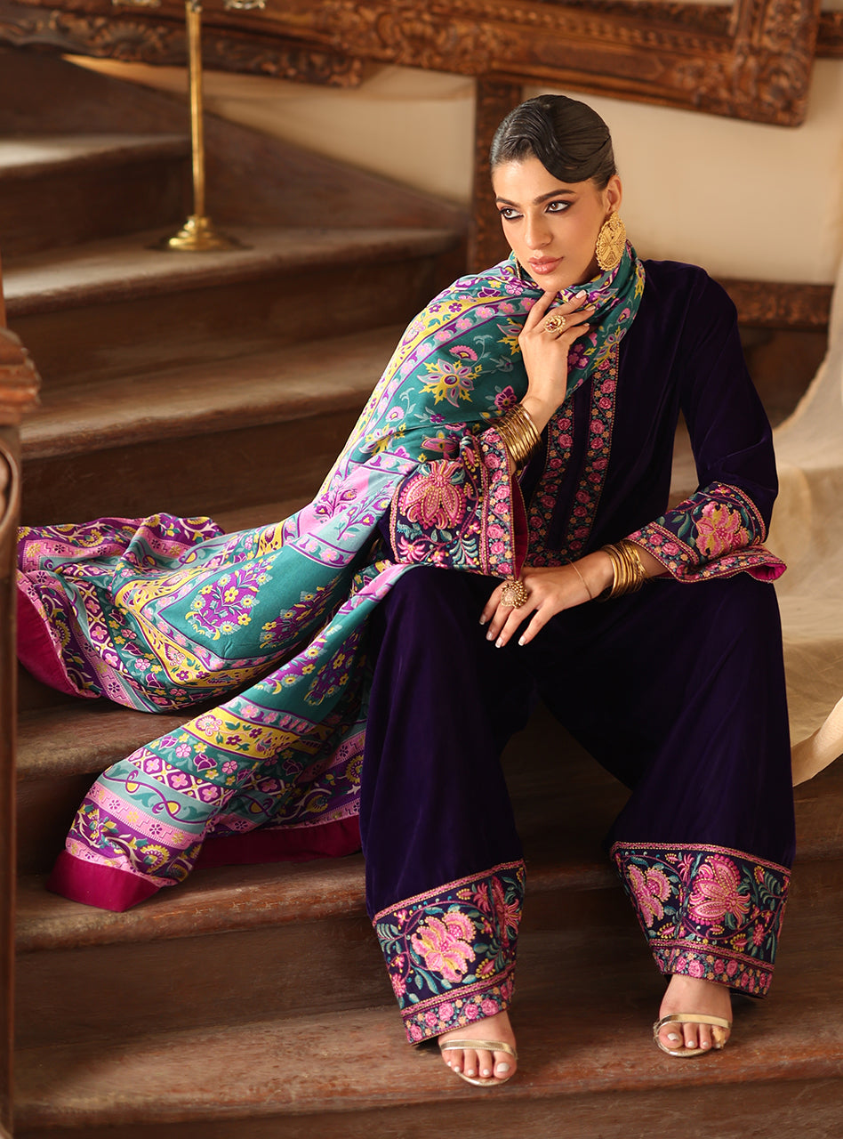 Zainab Chottani | Velura Velvet Edit 25 | Saphir Farshi - Formal Dress - available at Maria Faisal in UK and USA.