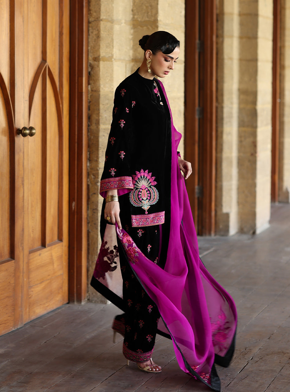 Zainab Chottani | Velura Velvet Edit 25 | Arah Farshi - Formal Dress - available at Maria Faisal in UK and USA.