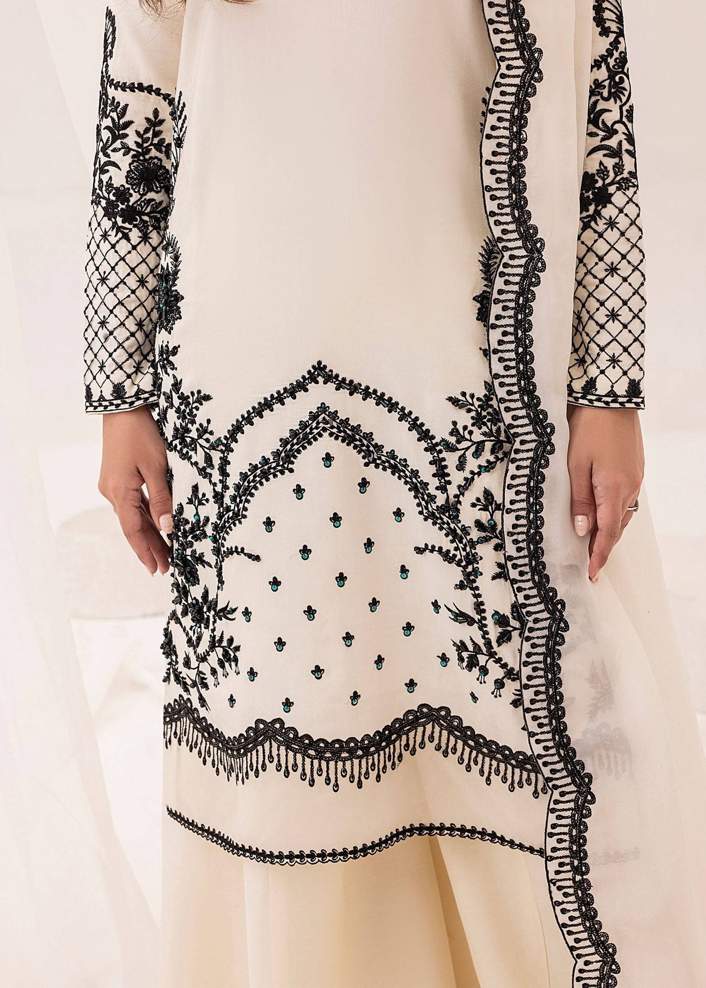 Jamnii | Silk Ivy | Noir Pearl by Maria Faisal - Registered Vendor of : Jamnii - type : Ladies Clothes - 100% original wedding dresses