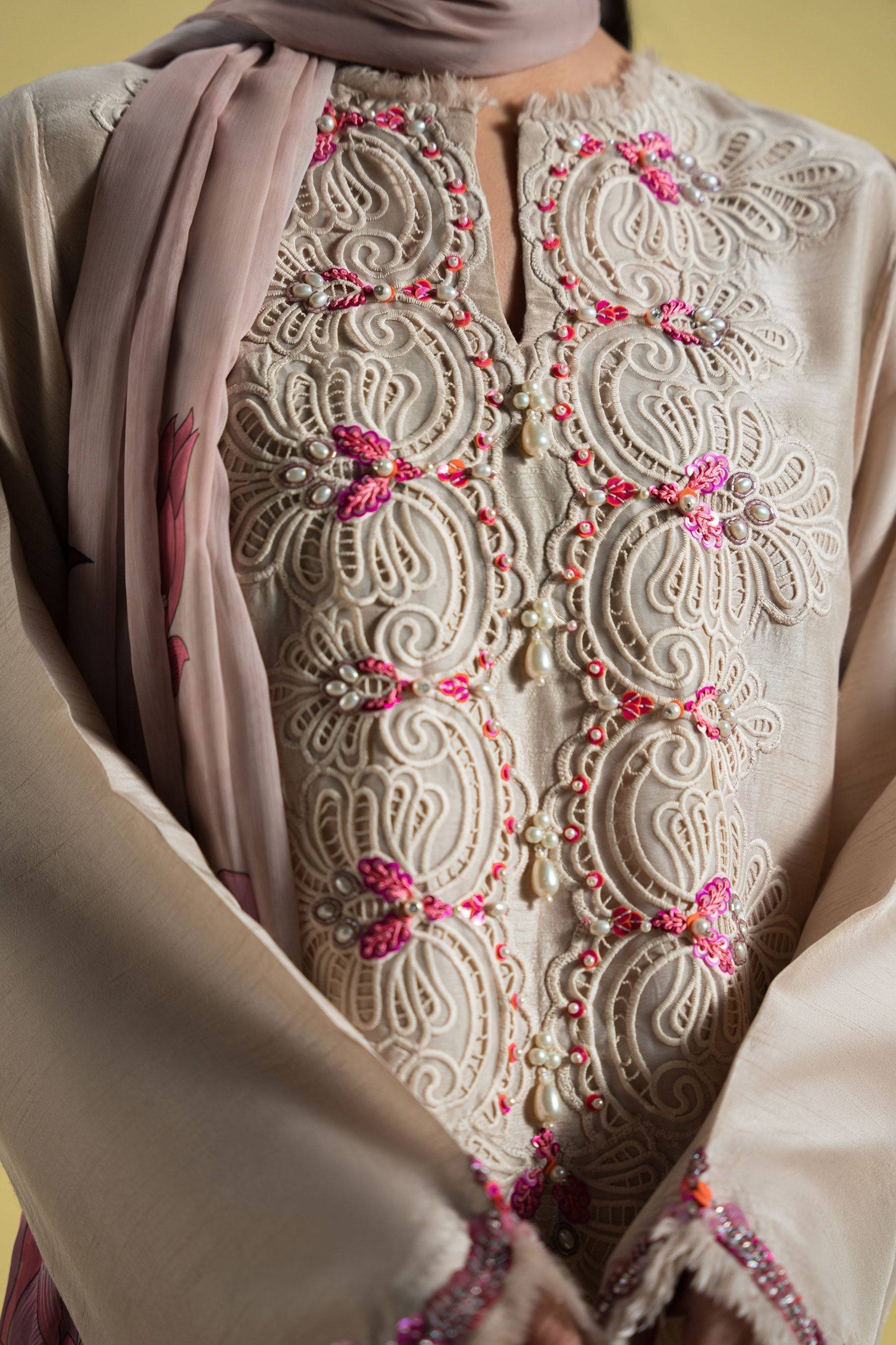 Ammara Khan | Sia 25 | D-03 by Maria Faisal - Registered Vendor of : Ammara Khan - type : Ladies Clothes - 100% original wedding dresses