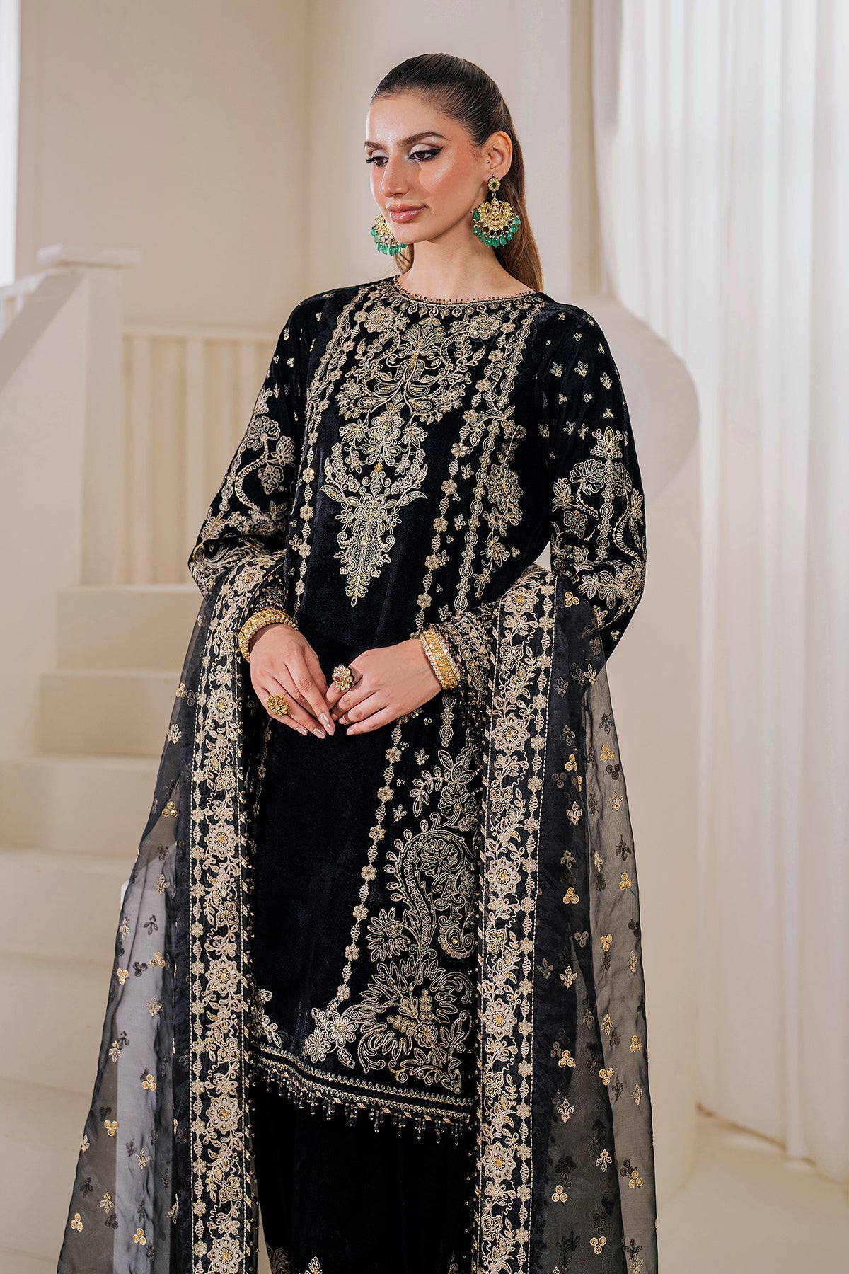 Baroque | Jahanara Luxury Velvet 23 | UF-760 - Designer Dress with Intricate embroidery and embellishments. Shop elegent wedding dress at Maria Faisal.