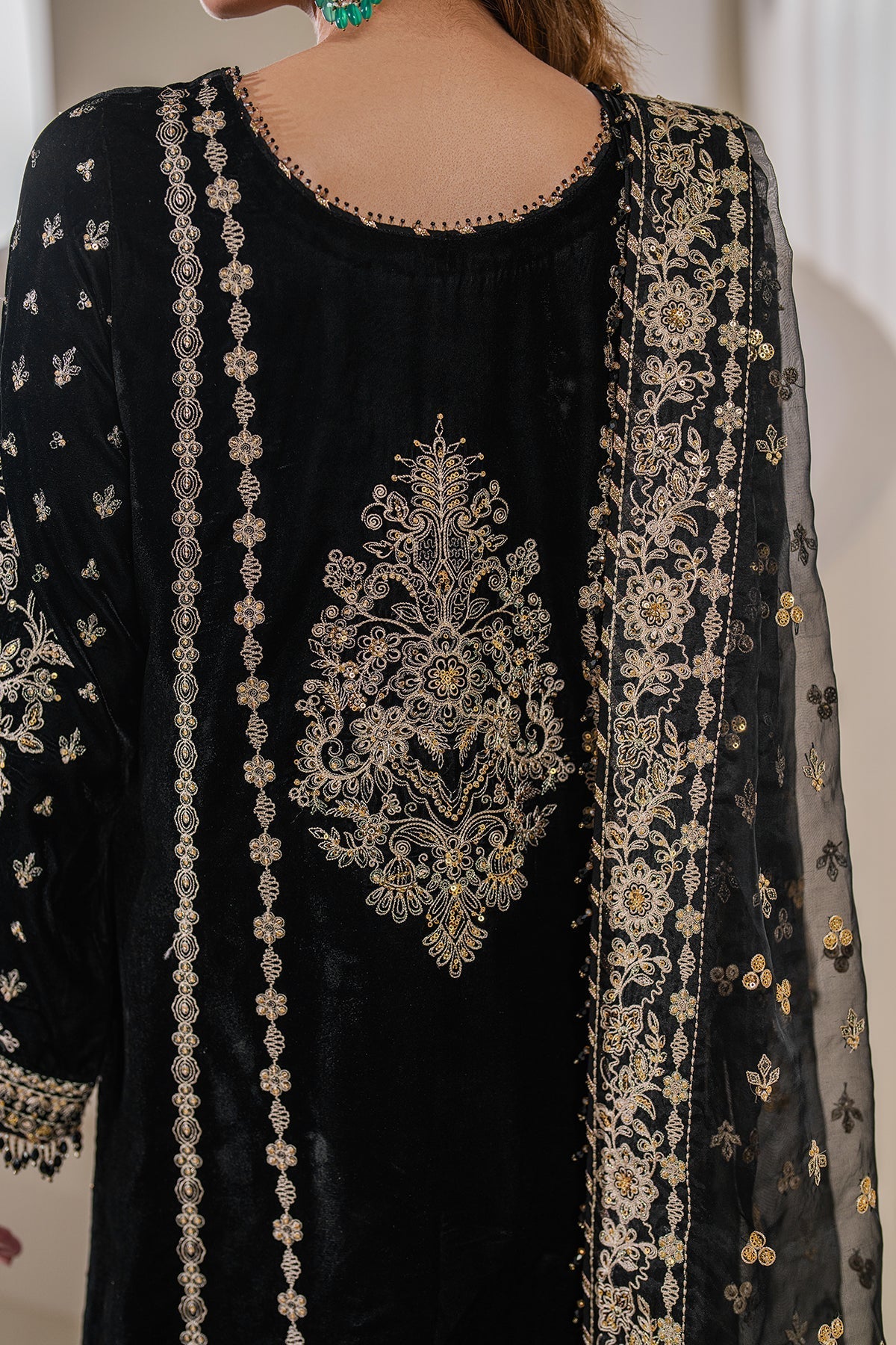 Baroque | Jahanara Luxury Velvet 23 | UF-760 - Designer Dress with Intricate embroidery and embellishments. Shop elegent wedding dress at Maria Faisal.