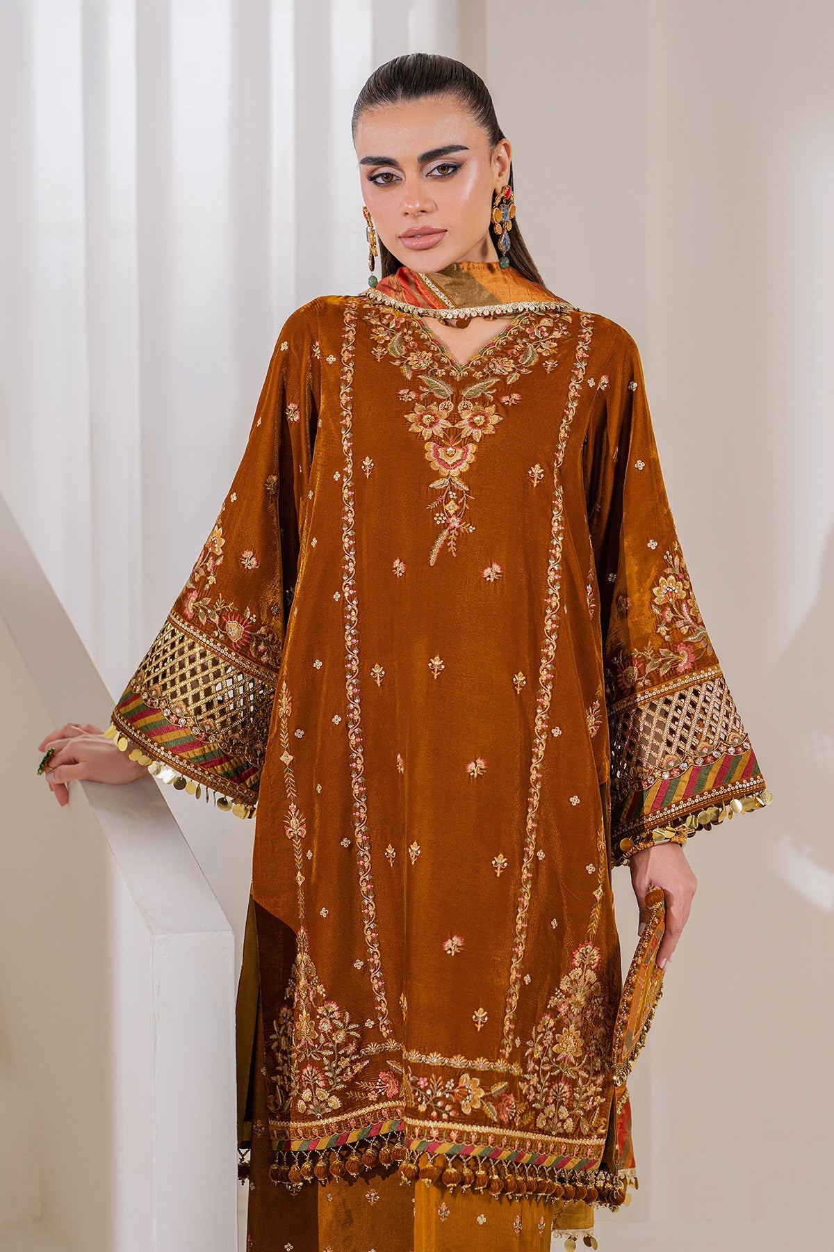 Baroque | Jahanara Luxury Velvet 24 | UF-761 - Designer Dress with Intricate embroidery and embellishments. Shop elegent wedding dress at Maria Faisal.