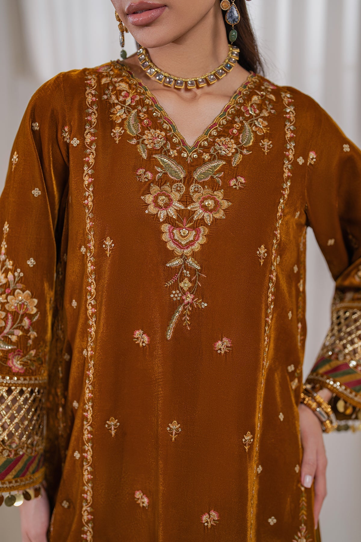 Baroque | Jahanara Luxury Velvet 24 | UF-761 - Designer Dress with Intricate embroidery and embellishments. Shop elegent wedding dress at Maria Faisal.