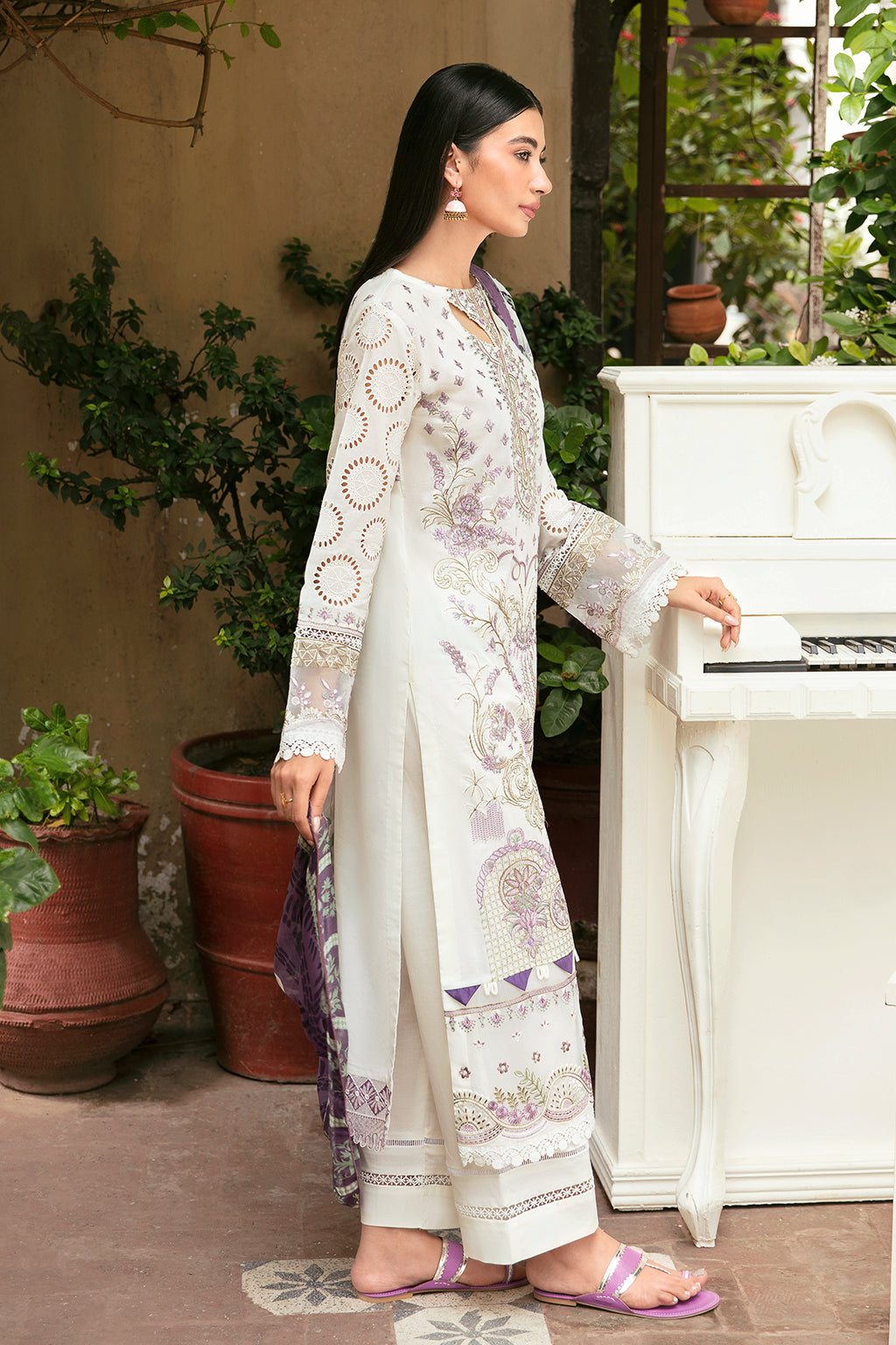 Ramsha | Luxury Lawn 24 | L-809 - Ladies Clothes - Maria Faisal