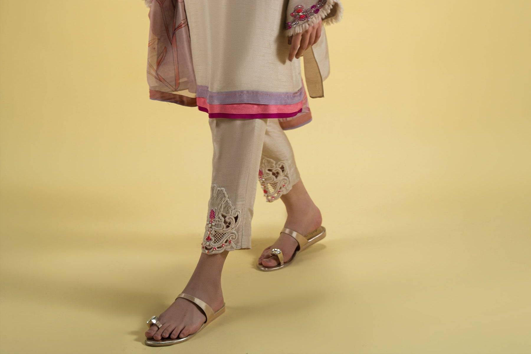 Ammara Khan | Sia 25 | D-03 by Maria Faisal - Registered Vendor of : Ammara Khan - type : Ladies Clothes - 100% original wedding dresses