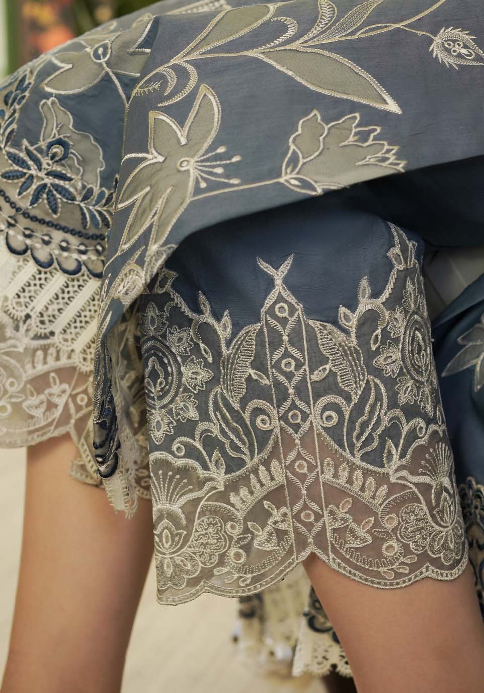 Zarqash | Tresor Luxury Lawn 24 | ZQT 004 THISTLE - Maria Faisal