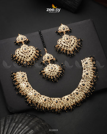 Maniha Necklace Set - Designer Dress with Intricate embroidery and embellishments. Shop elegent wedding dress at Maria Faisal.