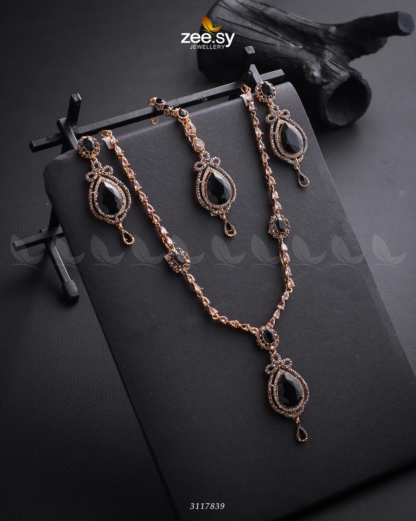Syra Yousuf Necklace Set - Necklace Sets