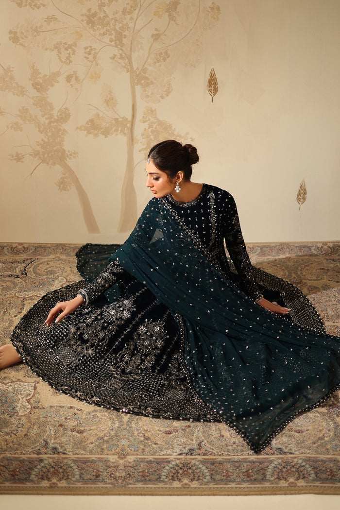 UF-4318 – authentic Pakistani dress from the Velvet 25 collection for women in the UK