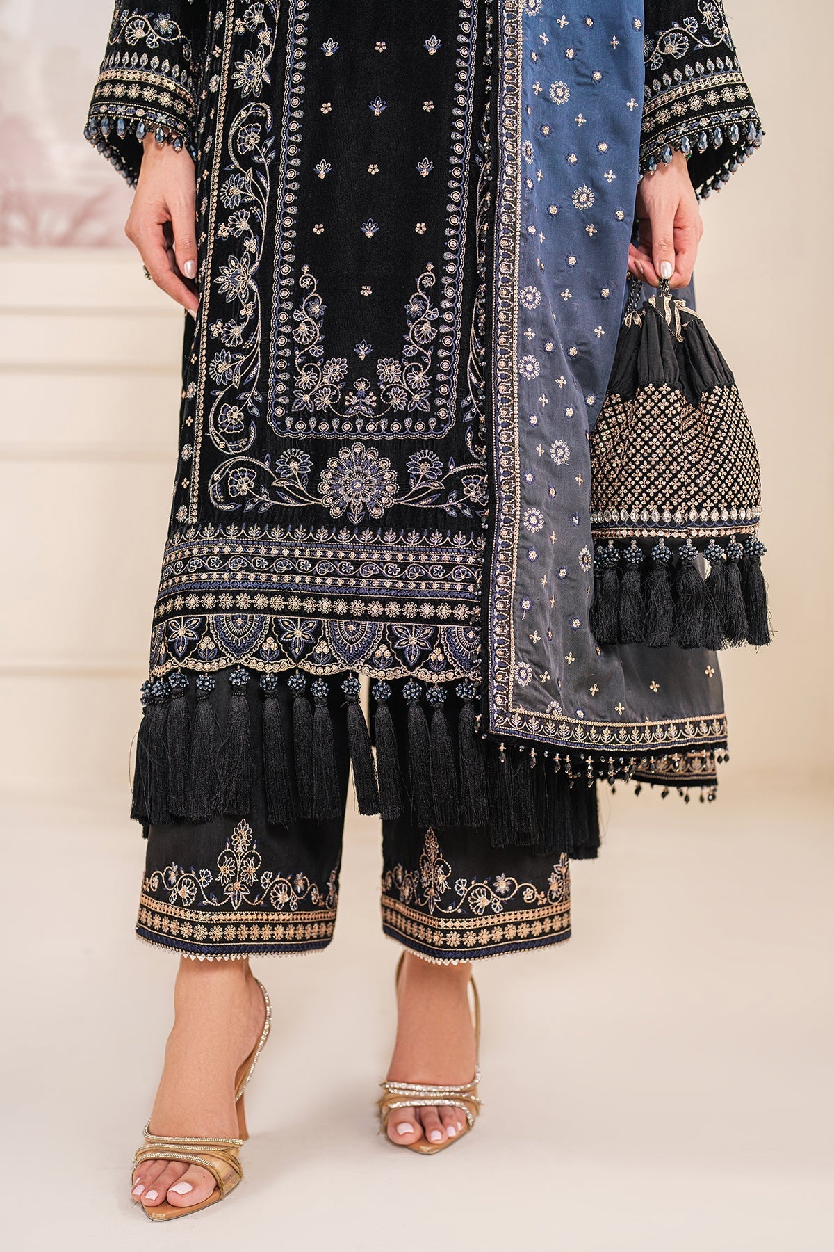 Baroque | Jahanara Luxury Velvet 24 | UF-755 - Designer Dress with Intricate embroidery and embellishments. Shop elegent wedding dress at Maria Faisal.