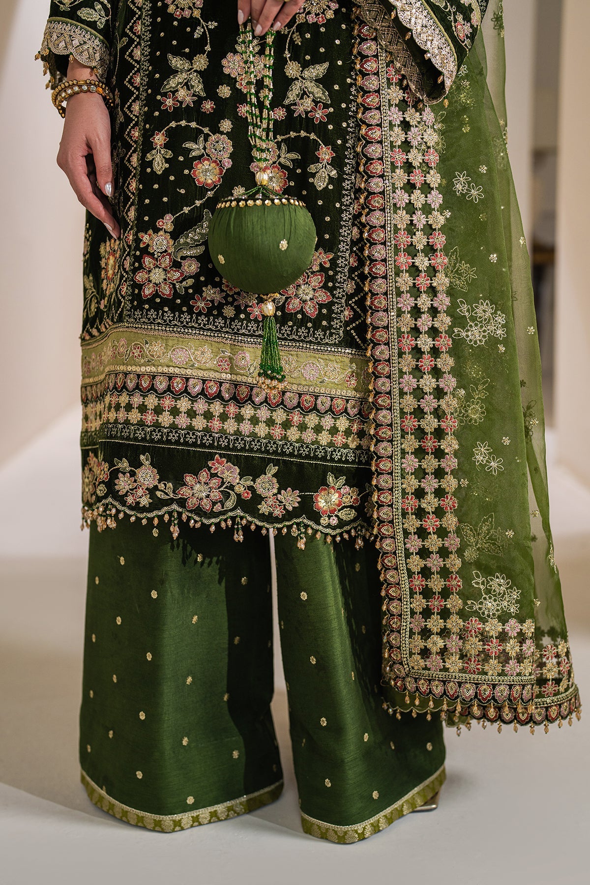 Baroque | Jahanara Luxury Velvet 24 | UF-756 - Designer Dress with Intricate embroidery and embellishments. Shop elegent wedding dress at Maria Faisal.