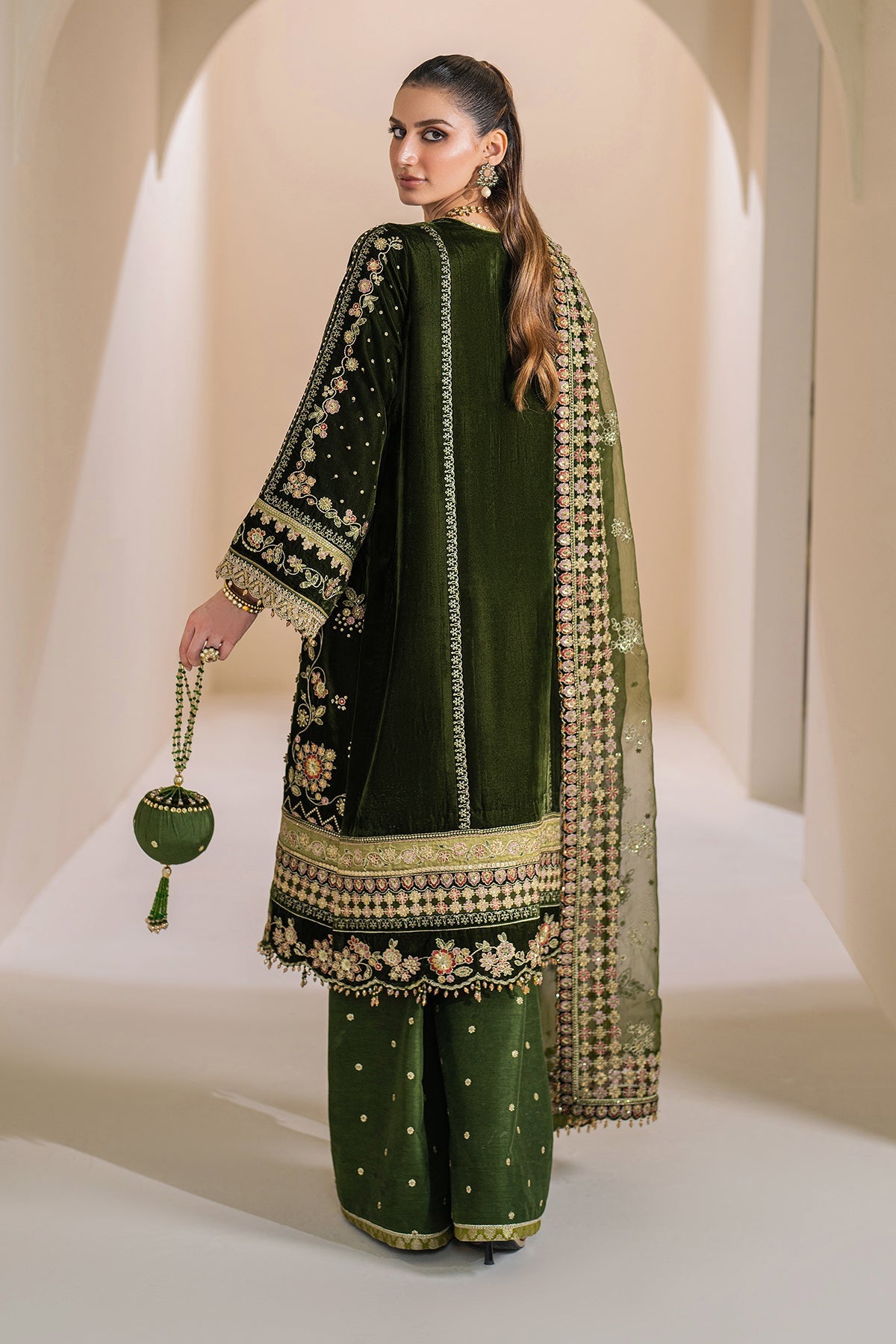 Baroque | Jahanara Luxury Velvet 24 | UF-756 - Designer Dress with Intricate embroidery and embellishments. Shop elegent wedding dress at Maria Faisal.