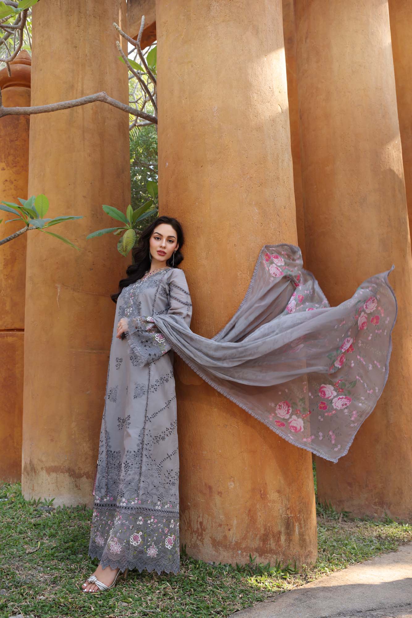 Noor by Saadia Asad | Eid Luxury Laserkari 25 | D2-B by Maria Faisal - Registered Vendor of : Noor by Saadia Asad - type : Ladies Clothes - 100% original wedding dresses