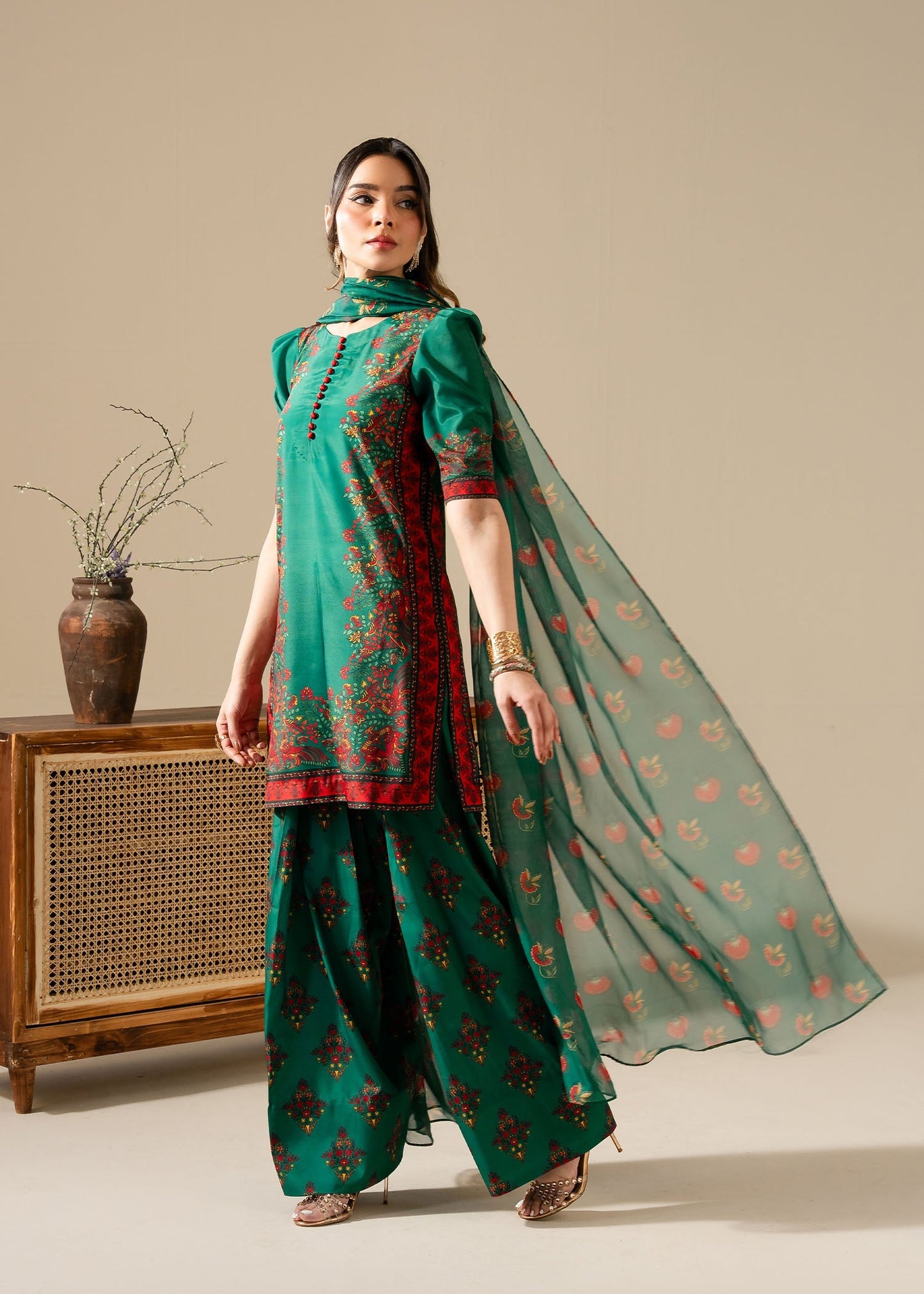 Maria Osama Khan | Retro Vol 3 | Vivian by Maria Faisal - Registered Vendor of : Maria Osama Khan - type : Ladies Clothes - 100% original wedding dresses