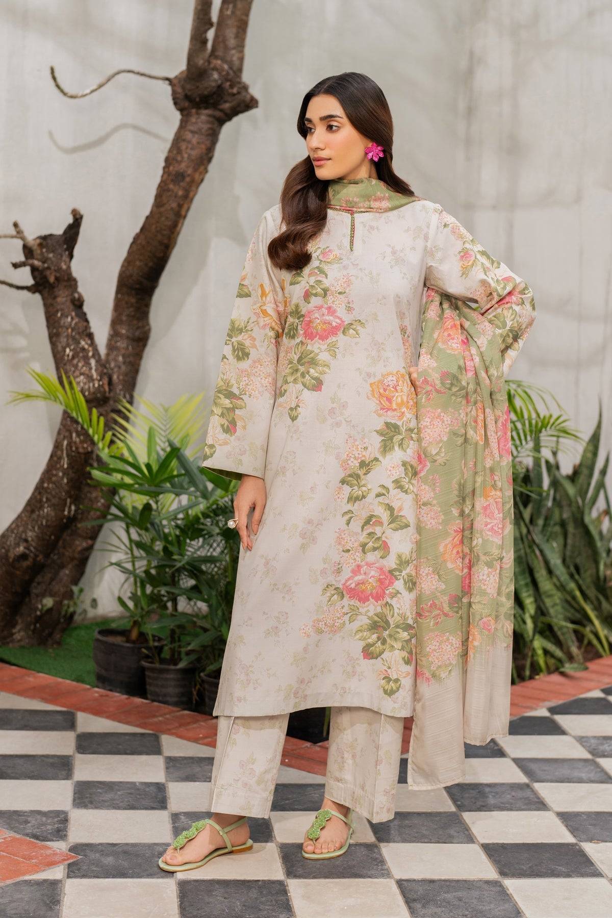 Xenia Formals | Summer Away 25 | AURELIA by Maria Faisal - Registered Vendor of : Xenia Formals - type : Ladies Clothes - 100% original wedding dresses