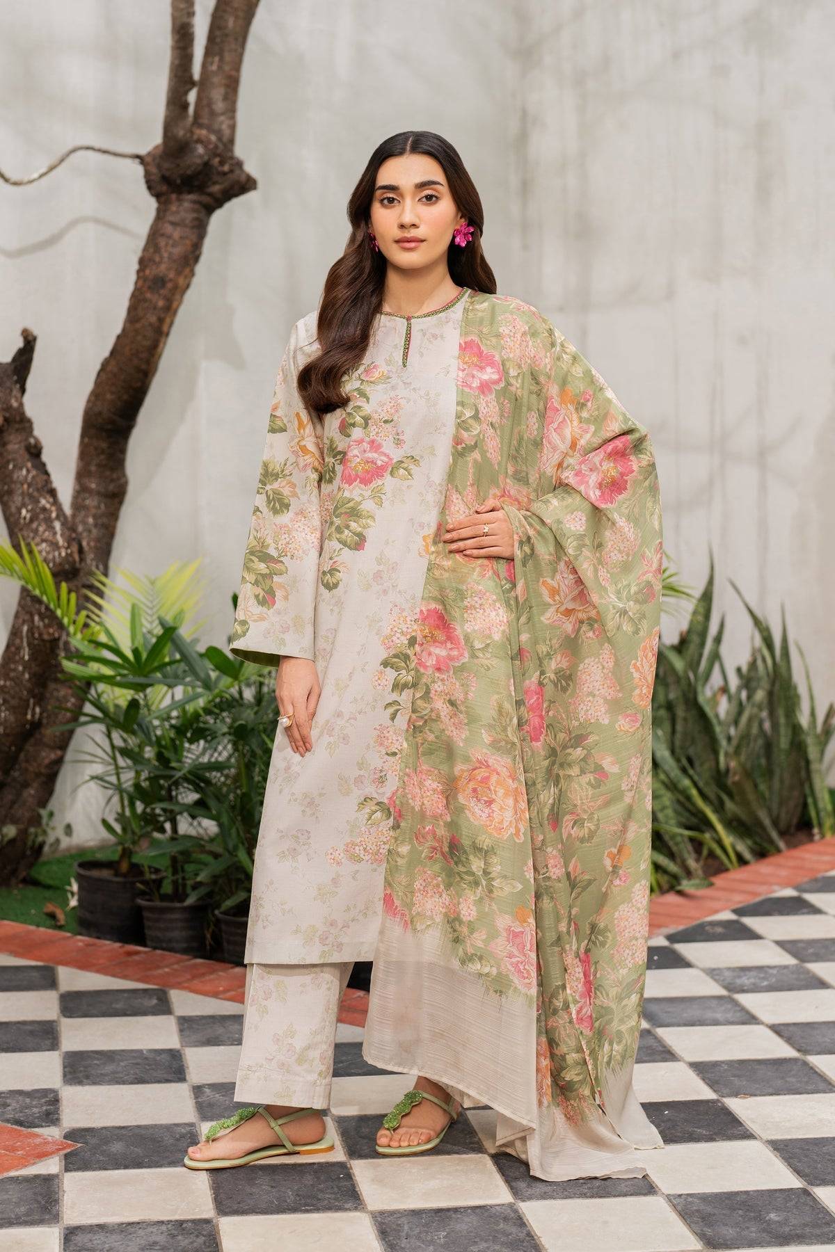 Xenia Formals | Summer Away 25 | AURELIA by Maria Faisal - Registered Vendor of : Xenia Formals - type : Ladies Clothes - 100% original wedding dresses