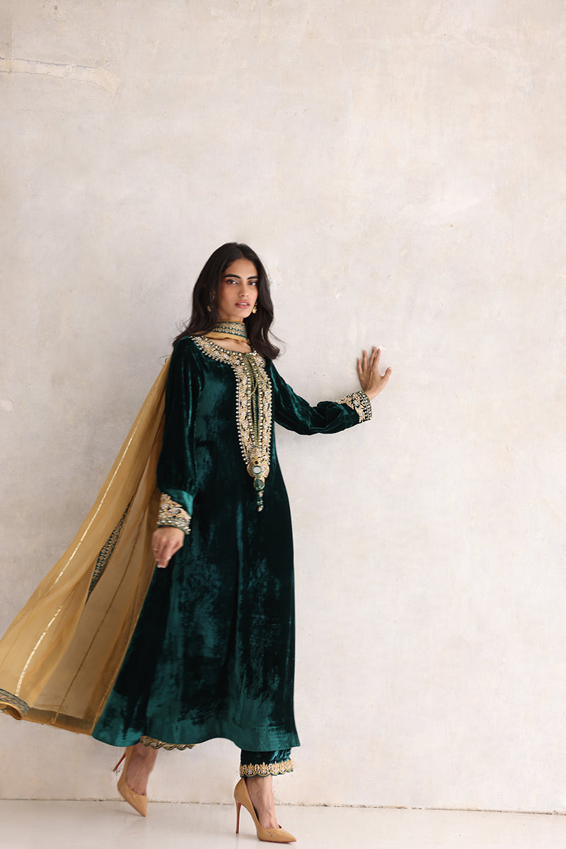 Sana Abbas | Velvet Formals | ESRA - Ladies Clothes - Maria Faisal