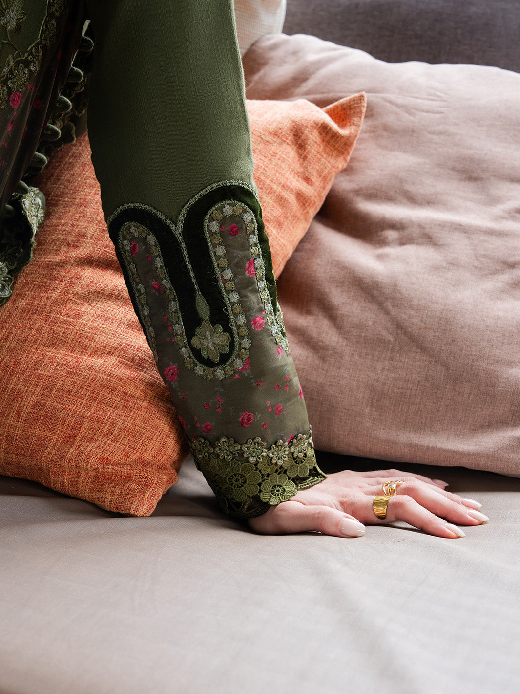 RUMIYA – authentic Pakistani dress from the Dastaan Khaddar 25 collection for women in the UK