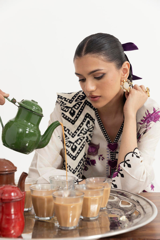 H255-004B-3CY – authentic Pakistani dress from the Mahay Winter 25 collection for women in the UK