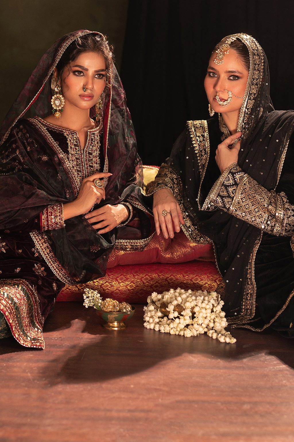 Iznik | Exclusive Velvet | IV-50 - Ladies Clothes - Maria Faisal