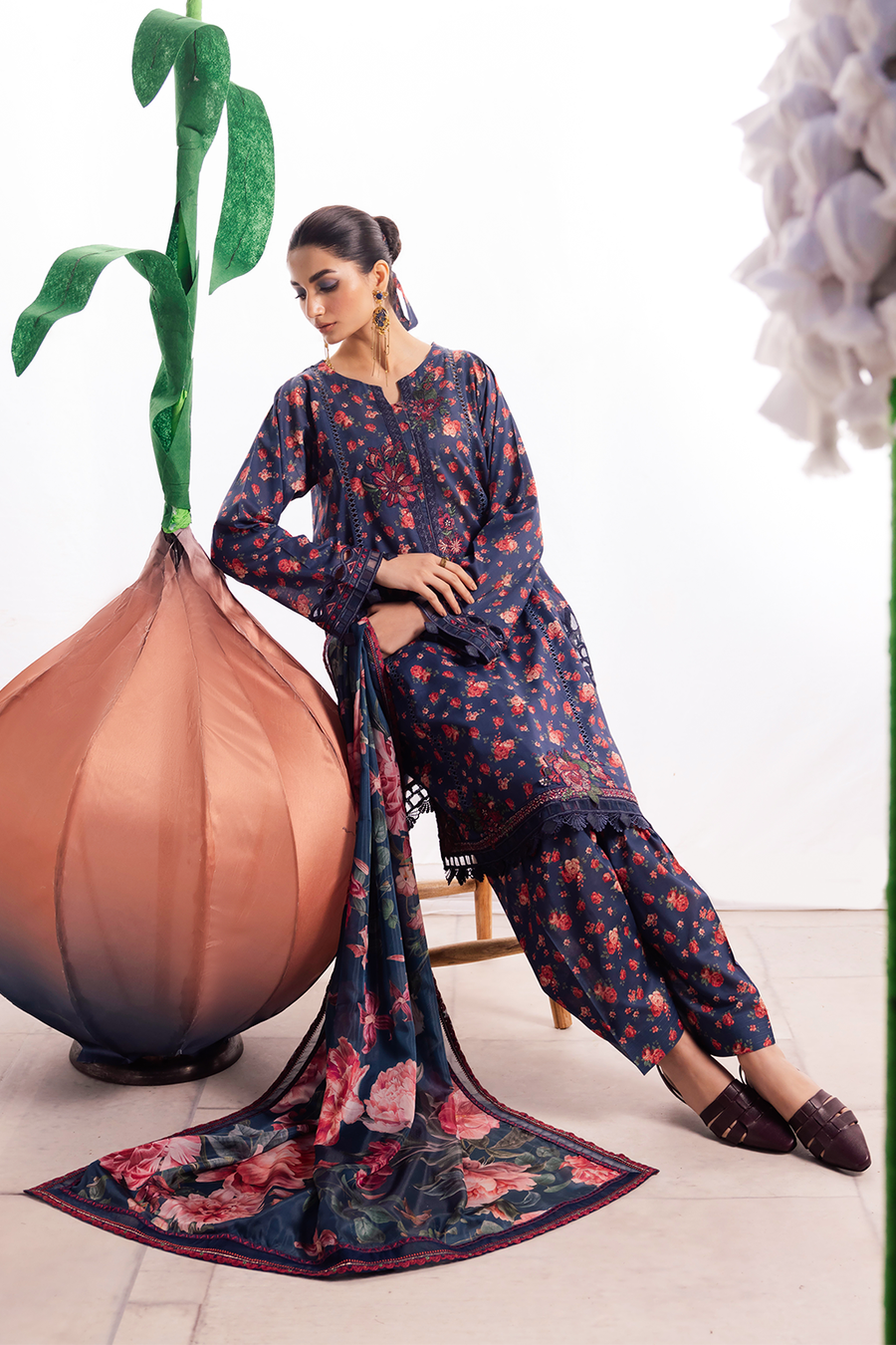 Iznik | Dahlia Embroidered Lawn | DL-07 - Ladies Clothes - Maria Faisal