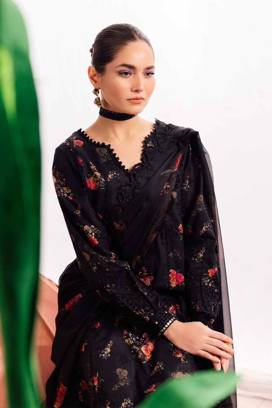 Iznik | Dahlia Embroidered Lawn | DL-08 - Ladies Clothes - Maria Faisal