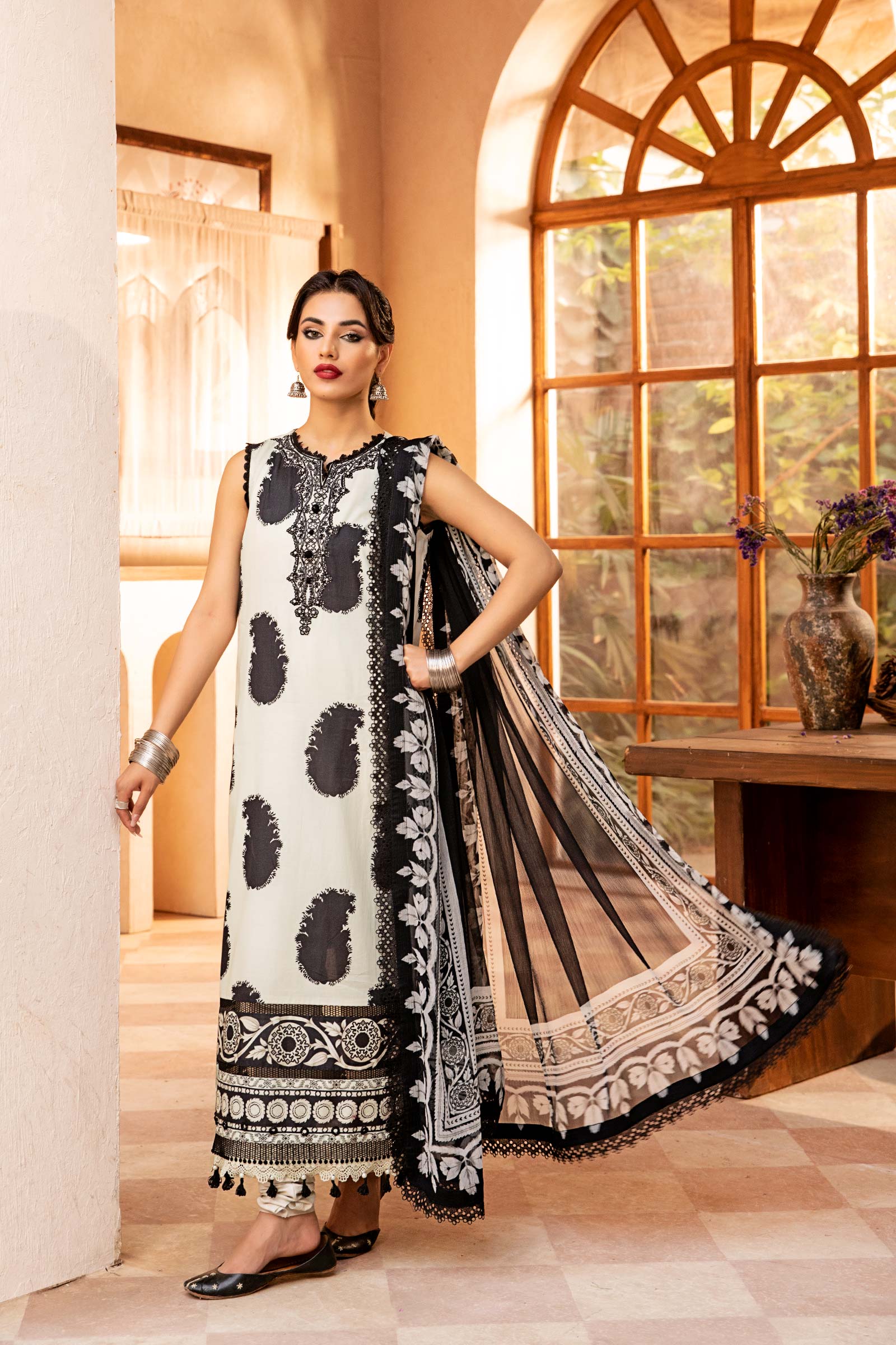 Maria B | Eid Basic Lawn | MB-CUS25-911B | Mariafaisal Maria B | Eid Basic Lawn | MB-CUS25-911B | Mariafaisal