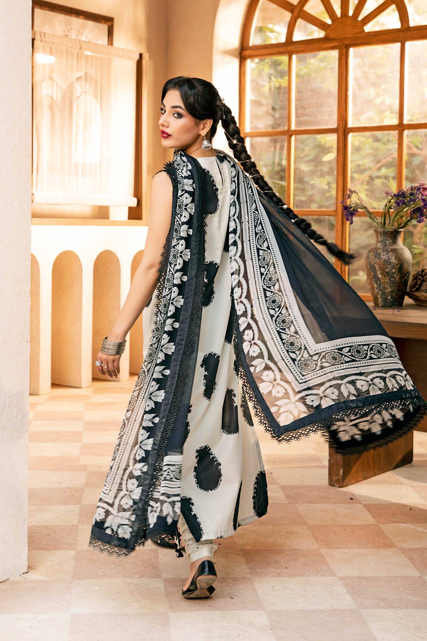 Maria B | Eid Basic Lawn | MB-CUS25-911B by Maria Faisal - Registered Vendor of : Maria B - type : Ladies Clothes - 100% original wedding dresses