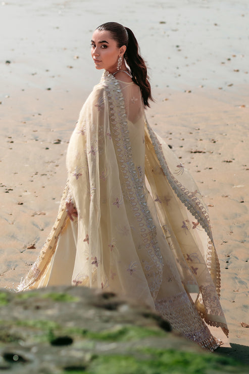 Emaan Adeel | Kamari Reveuse Wedding Formals | ELLE - Designer Dress with Intricate embroidery and embellishments. Shop elegent wedding dress at Maria Faisal.