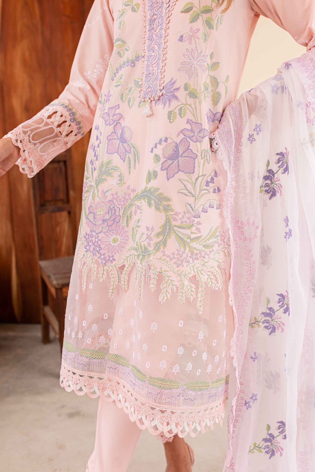 Sable Vogue | Shiree Lawn 24 | Rose Garden - Waniyas