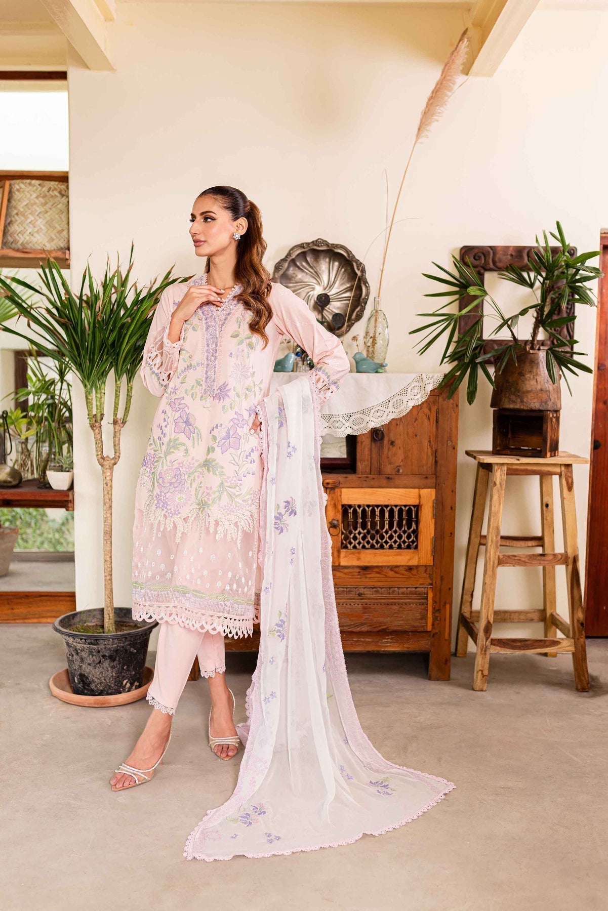 Sable Vogue | Shiree Lawn 24 | Rose Garden - Waniyas