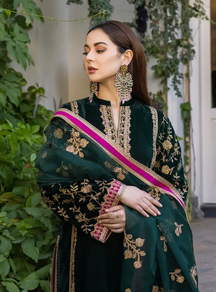 Zainab Chottani | Stitched Velvet 2022 | Pareeshay