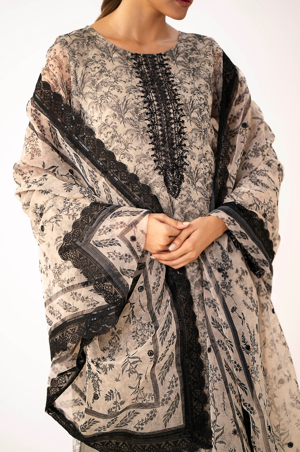 Zeen | Azalea Collection | WUM34306 - Ladies Clothes - Maria Faisal