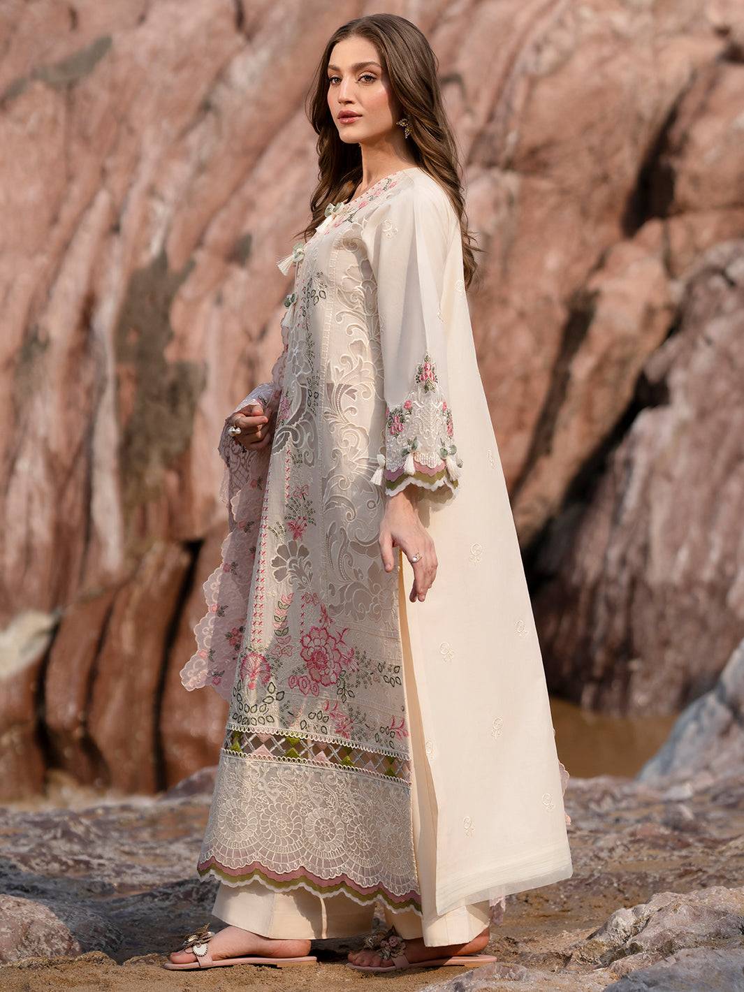 Mahnur | Sirena Luxury Lawn 25 | Wisteria by Maria Faisal - Registered Vendor of : Mahnur - type : Ladies Clothes - 100% original wedding dresses