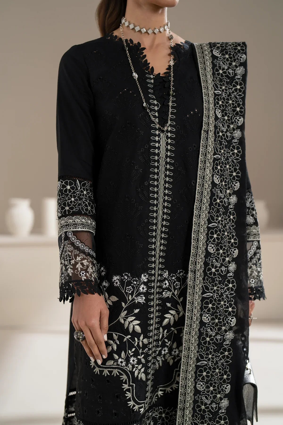 Azzal | Aghaaz Luxury Lawn | Siyah - Pakistani Dress