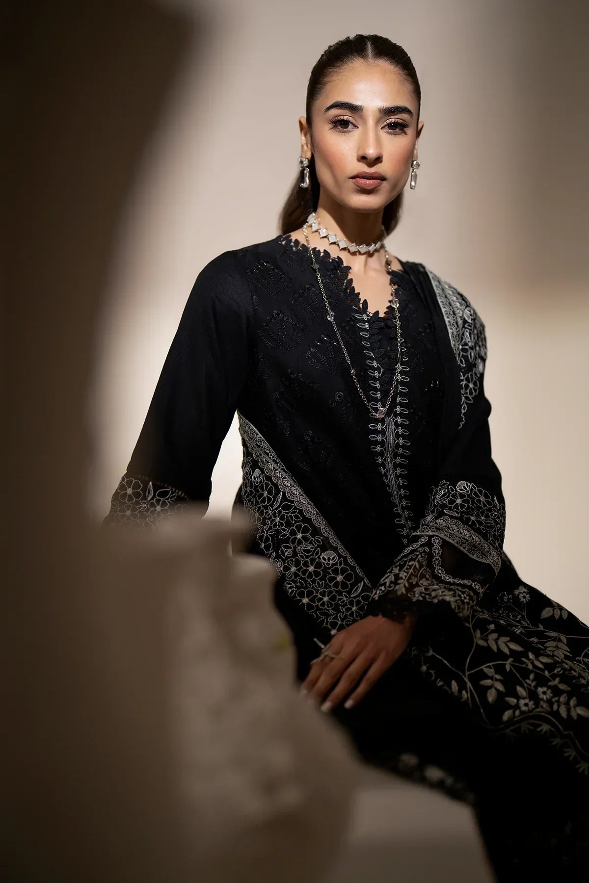 Azzal | Aghaaz Luxury Lawn | Siyah - Pakistani Dress