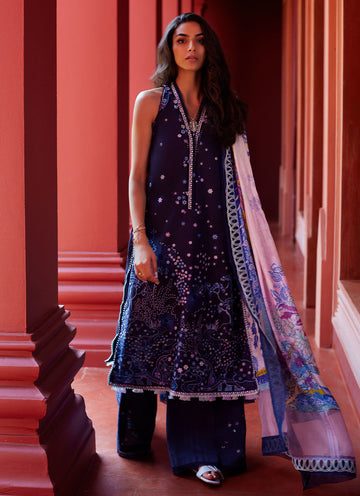 Farah Talib Aziz | Suay Lawn 24 | IZEA BLUE