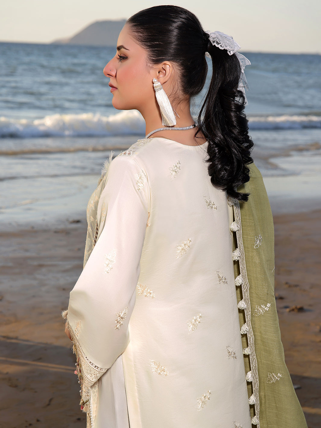 Izel | Saahil Signature Lawn 24 | FLOSSIE - Maria Faisal