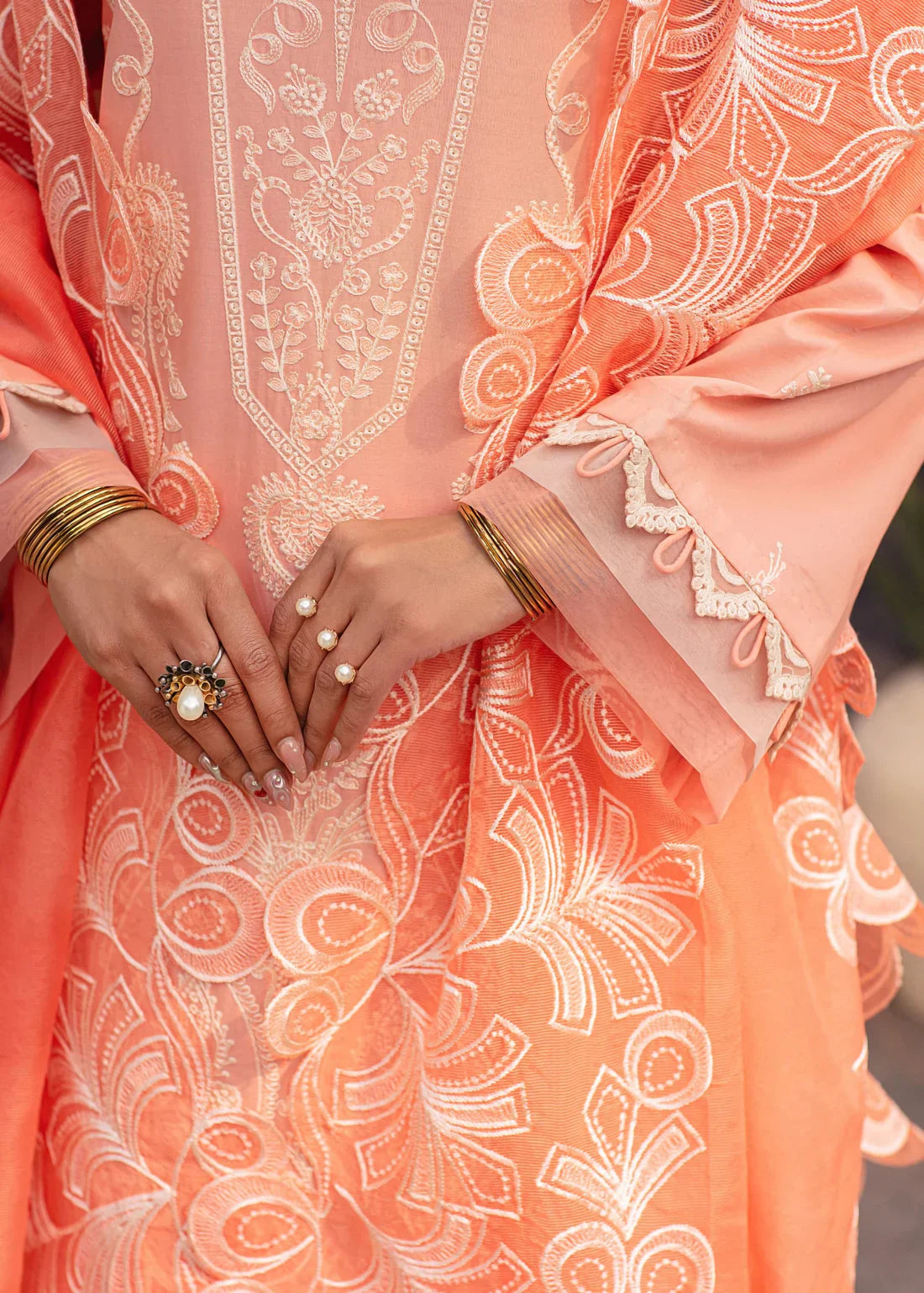 Mohagni | Muntazir Luxury Lawn 24 | CM-01 - Ladies Clothes