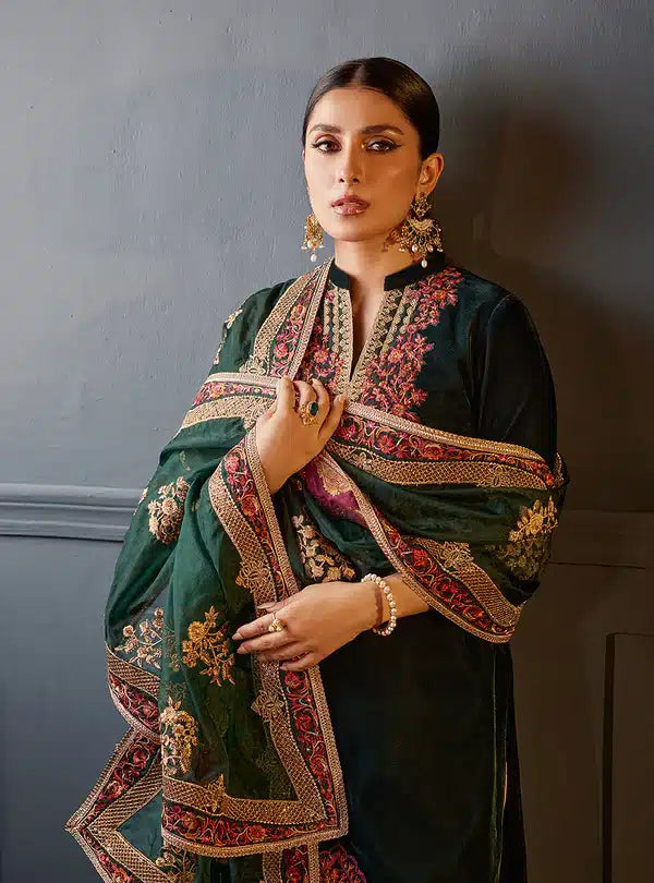 Zainab Chottani | Luxury Velvet Collection 23 | Zelena