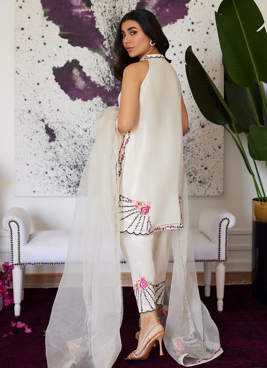 Farah Talib Aziz | Luna Eid Collection 24 | GENEVIVE PEARL WHITE