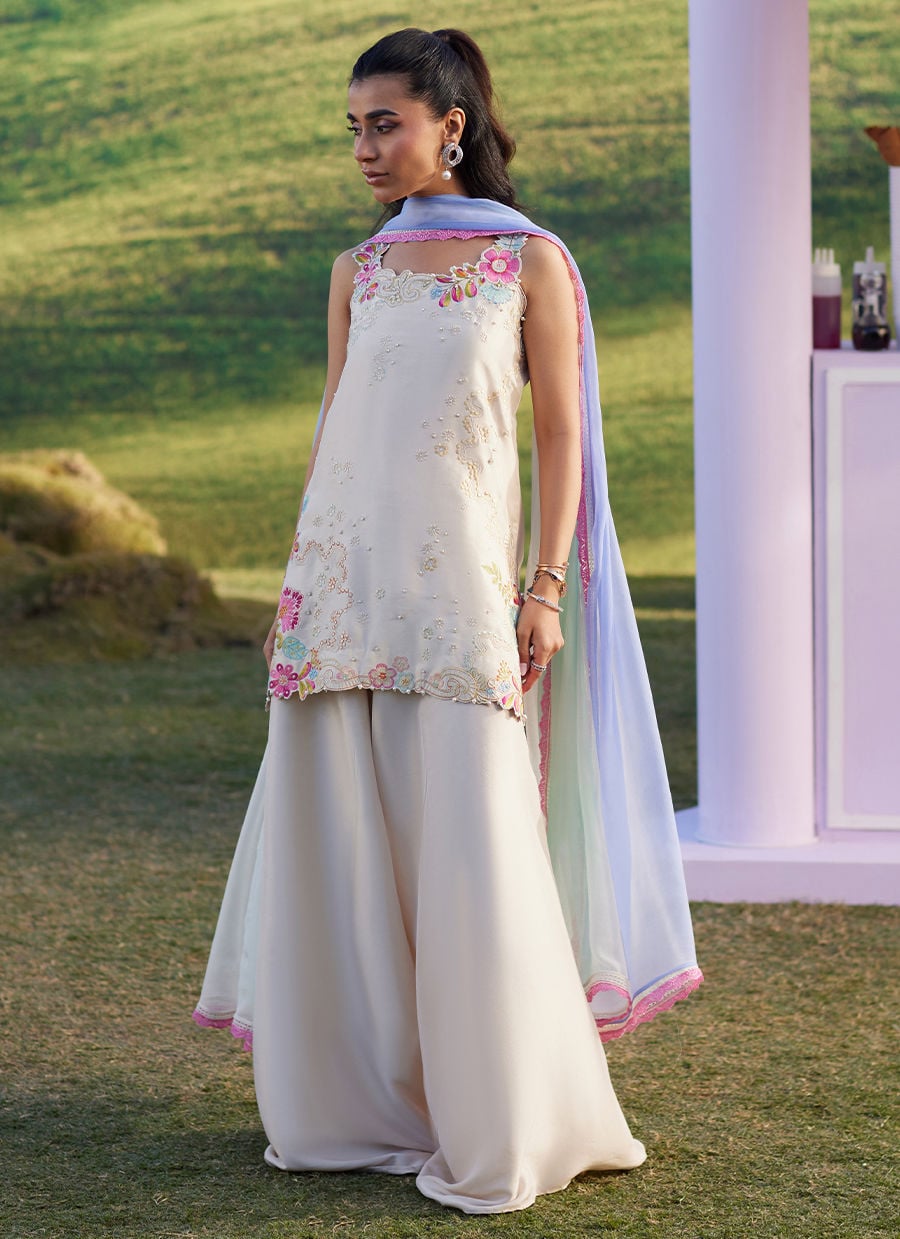 Farah Talib Aziz | Luna Eid 26 | Aira Shirt And Dupatta - Luxury Dress - available at Maria Faisal in UK and USA.