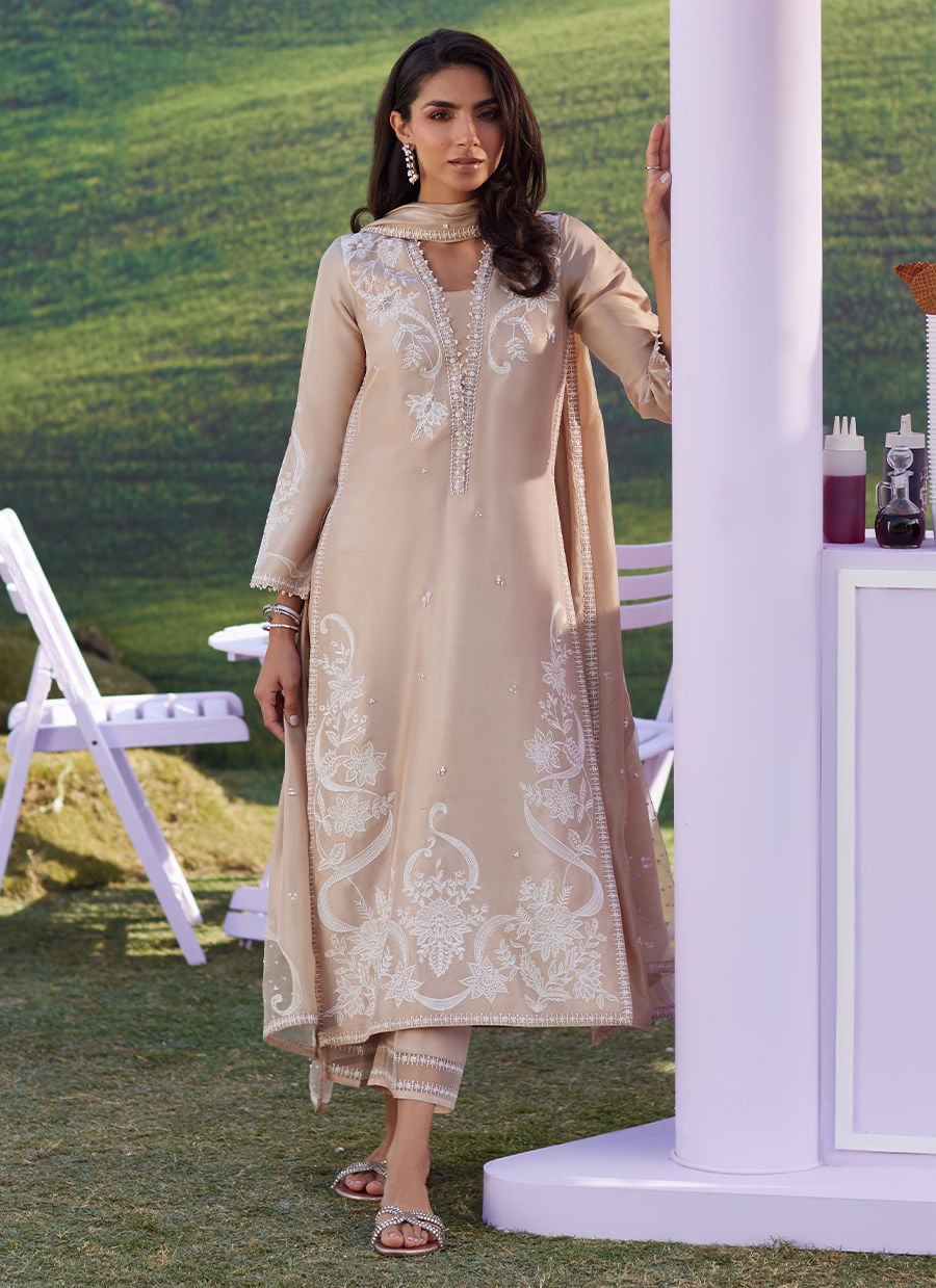 Farah Talib Aziz | Luna Eid 26 | Vaila Shirt And Dupatta - Luxury Dress - available at Maria Faisal in UK and USA.