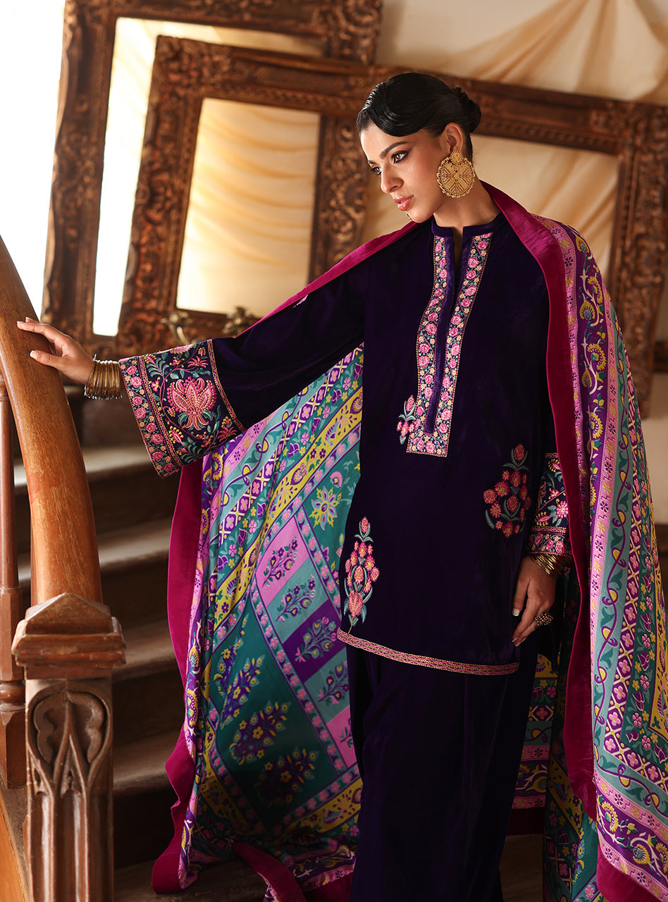 Zainab Chottani | Velura Velvet Edit 25 | Saphir Farshi - Formal Dress - available at Maria Faisal in UK and USA.