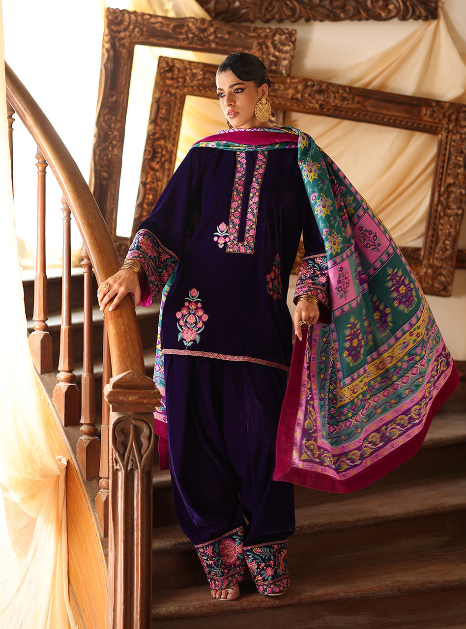 Zainab Chottani | Velura Velvet Edit 25 | Saphir Farshi - Formal Dress - available at Maria Faisal in UK and USA.
