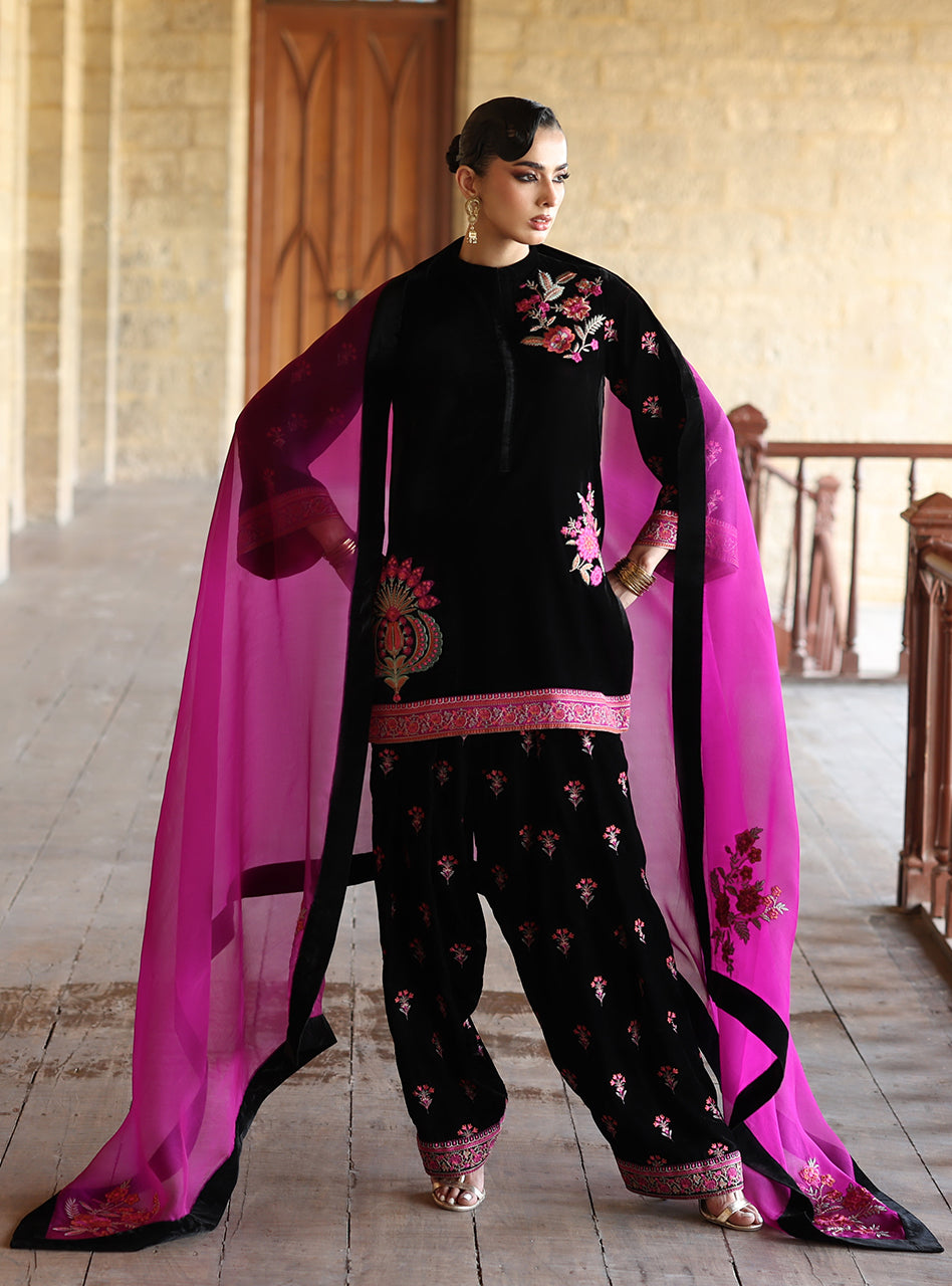 Zainab Chottani | Velura Velvet Edit 25 | Arah Farshi - Formal Dress - available at Maria Faisal in UK and USA.